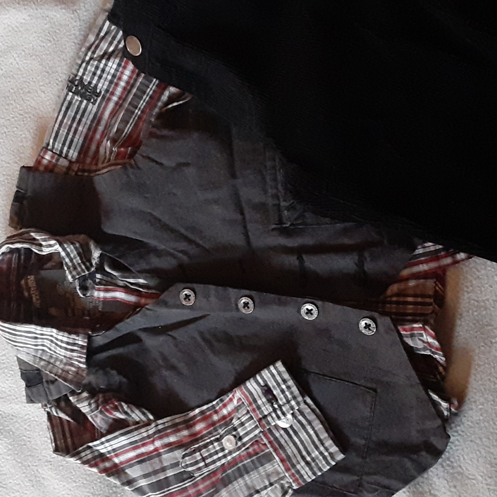 3pc Kenneth Cole Reaction boy outfit. Size 18 months